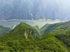 构成了消、矿坑、荒滩等“伤疤”